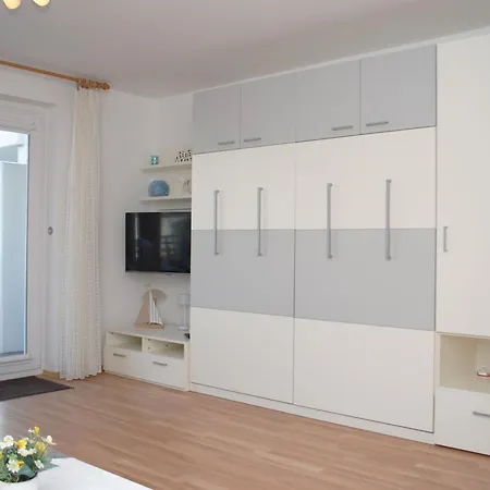 Haus Hanseatic, 204 *